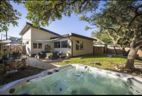 Large Hot Tub! Family Friendly - Stylish and Cozy